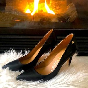 Calvin Klein Brady pumps